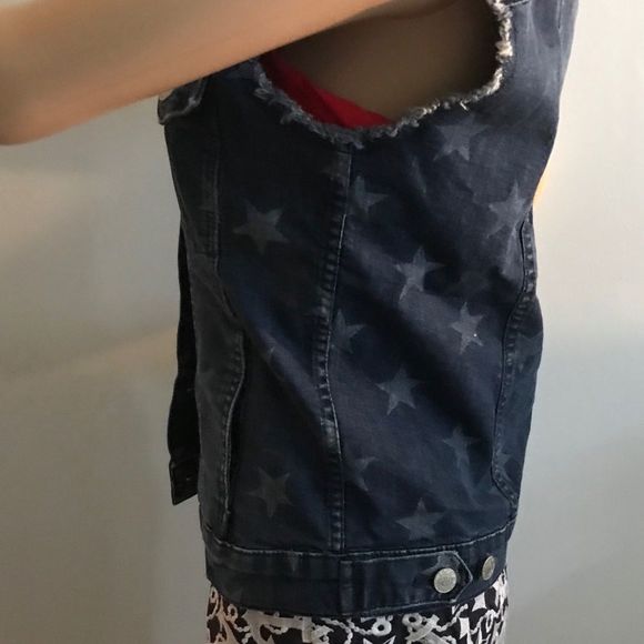 Rock & Republic | “Gunshow” Button Down Star Jean Vest in Blue with White Stars - Picture 7 of 15